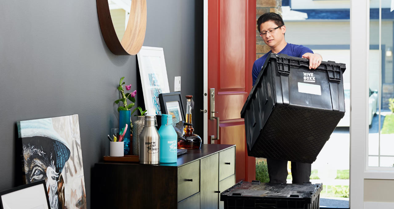 Move-out-cleaning-and-packing Move out cleaning tasks and services in a small apartment